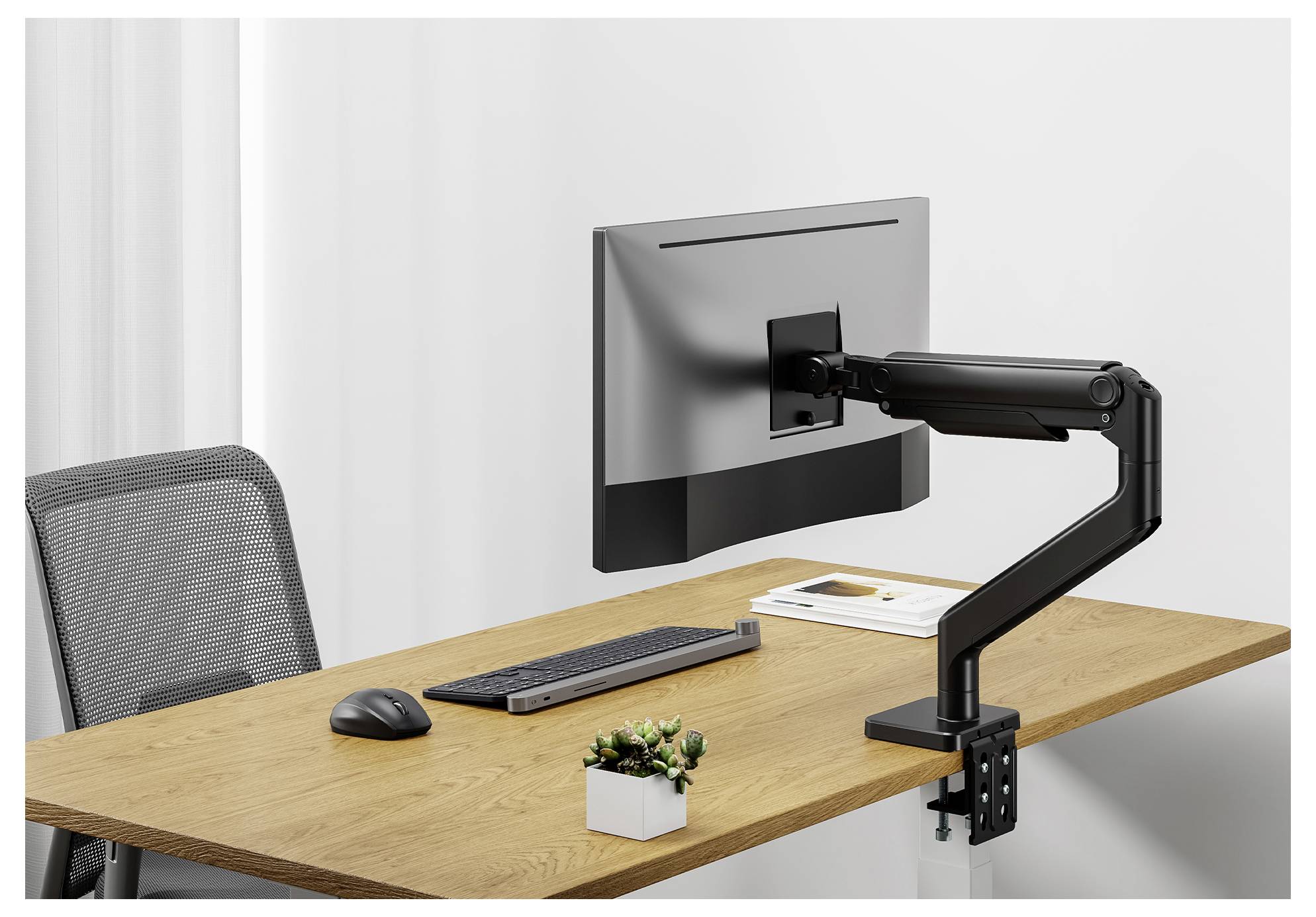 Une barrette d'alimentation noire dispose d'une prise électrique, de deux ports USB-A étiquetés 12W chacun et d'un port USB-C étiqueté 30W.