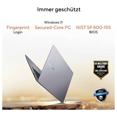 Un ordinateur portable argenté avec un écran affichant des fonctionnalités de sécurité : « Connexion par empreinte digitale », « PC Windows 11 Secured-Core », « BIOS NIST SP 800-155 ».