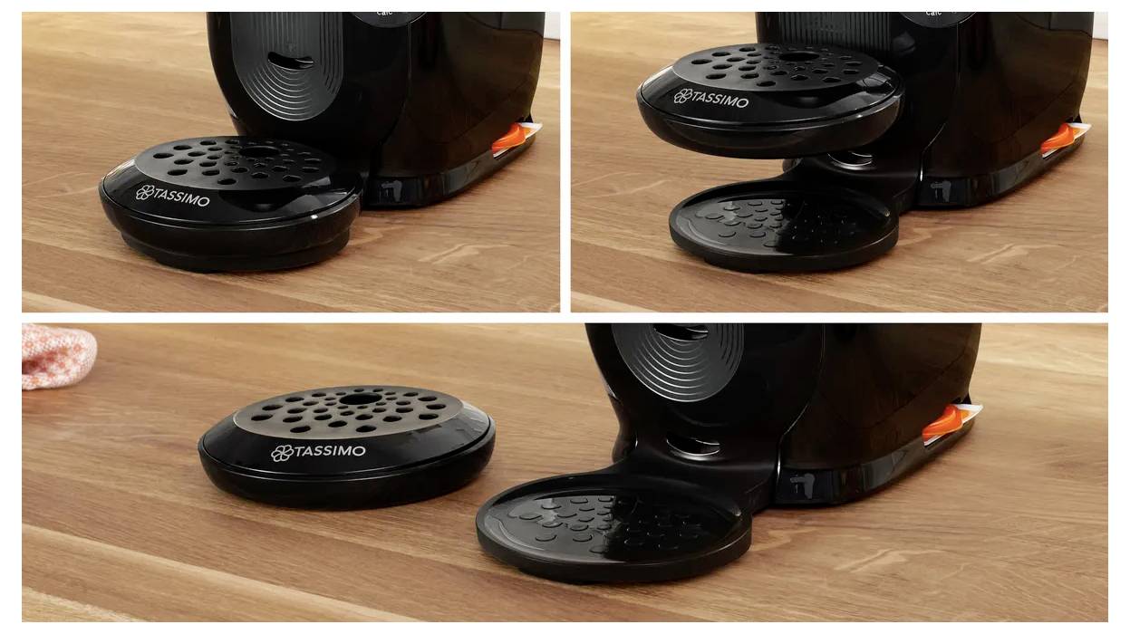 Une machine à café avec un plateau égouttoir amovible dans trois positions : fermé, partiellement ouvert et complètement ouvert.