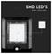 Lampe LED avec LED CMS et objectif de type III représentée. Un gros plan de l'ensemble de LED est montré avec un LED mis en évidence.