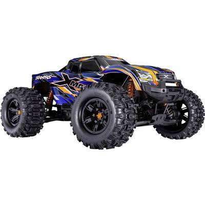 Un monster truck télécommandé bleu, orange et noir avec de grandes roues et un style agressif, vu d'un angle bas.