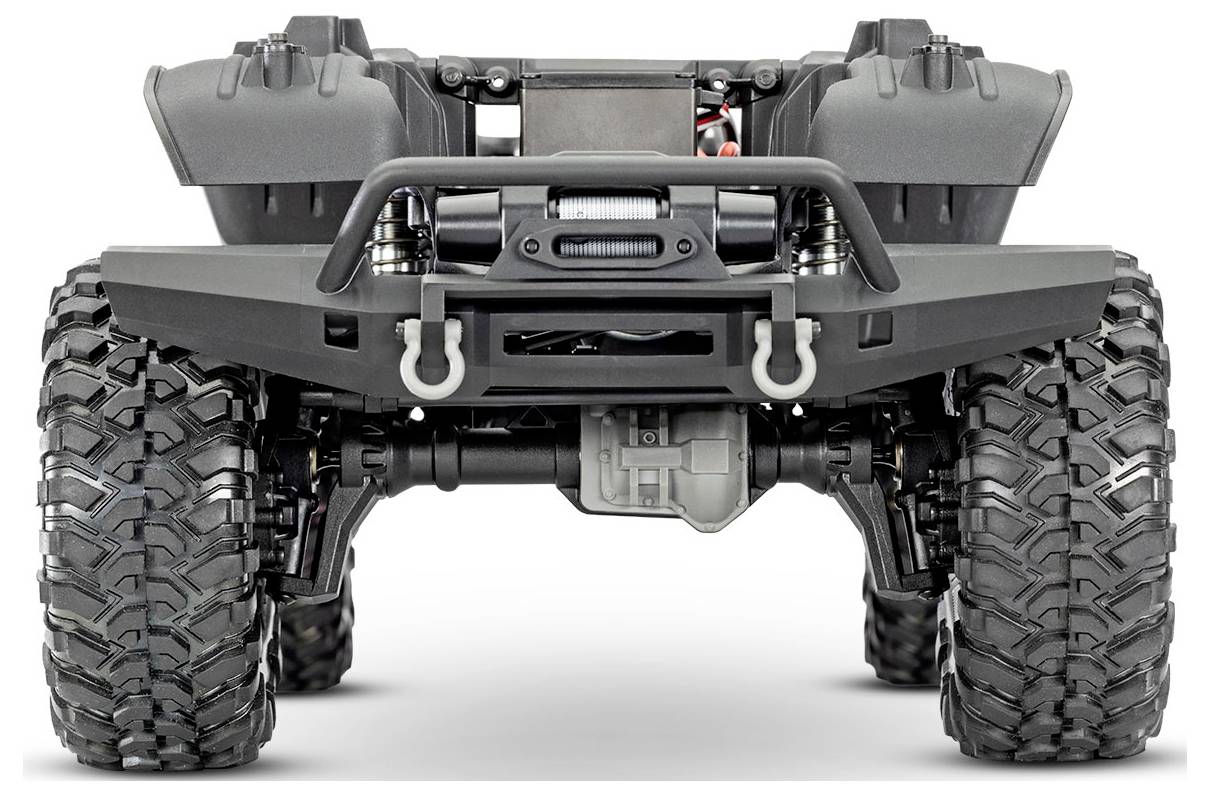 Un gros plan sur l'avant d'un véhicule tout-terrain robuste, mettant en valeur des pneus texturés de grande taille, une suspension et un châssis résistant, prêt pour une utilisation hors route.