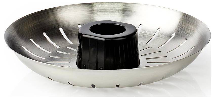 Un moule à gâteau bundt en acier inoxydable conçu pour les friteuses à air, présentant des côtés ajourés et un tube central en plastique noir pour une cuisson uniforme.