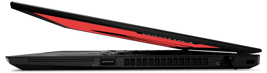 Un ordinateur portable noir partiellement ouvert, vu de côté, montrant un profil fin et un design rouge sur la surface intérieure.