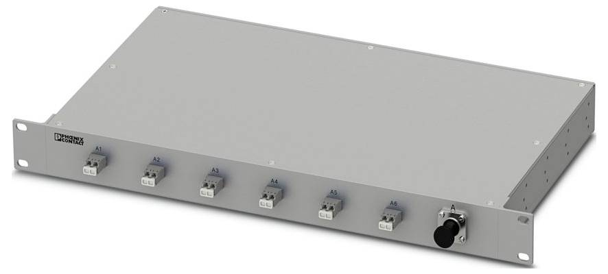 Un commutateur réseau rectangulaire gris avec de multiples ports et un connecteur sur le panneau avant, conçu pour un montage en rack.
