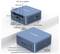 Petit appareil bleu compact portant la marque 'GEEKOM', doté de ports USB4, USB 3.2, HDMI 2.0, LAN 2,5 GbE, lecteur de carte SD et prise audio.