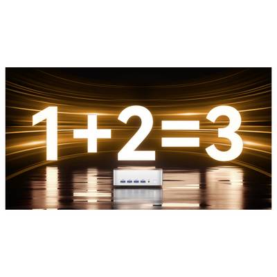 Une équation lumineuse '1 + 2 = 3' surplombe un petit dispositif argenté sur une surface réfléchissante, sur un fond de traînées de lumière orangées.