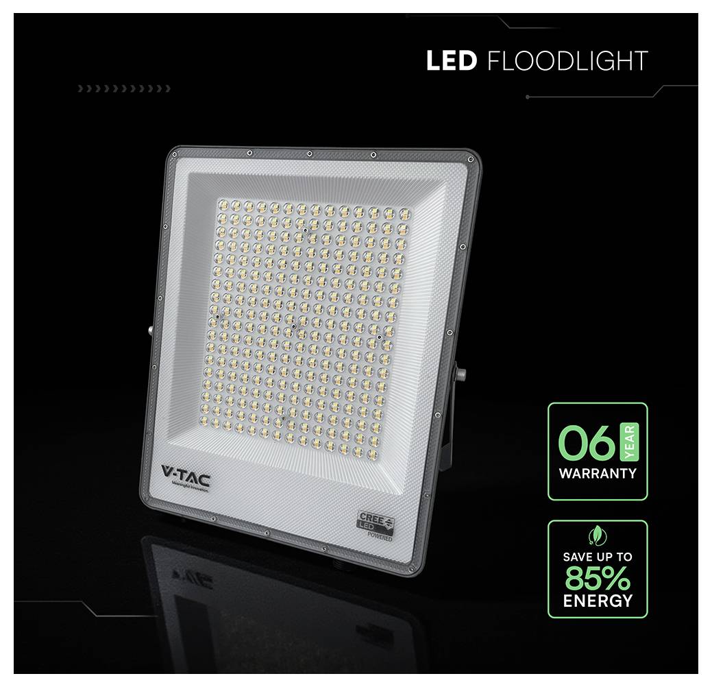 Un projecteur LED carré avec le texte « Projecteur LED » en haut. Étiquettes : « Garantie 06 ans », « Économisez jusqu'à 85 % d'énergie ». Marque « V-TAC ».