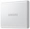 Un disque dur portable SSD Samsung en argent, avec des bords arrondis, portant le logo Samsung en gris sur l'avant.