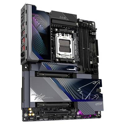 'Carte mère AORUS Master X670E avec socket AMD, présentant des touches de rétroéclairage RVB et un design futuriste sur une carte de couleur sombre.'