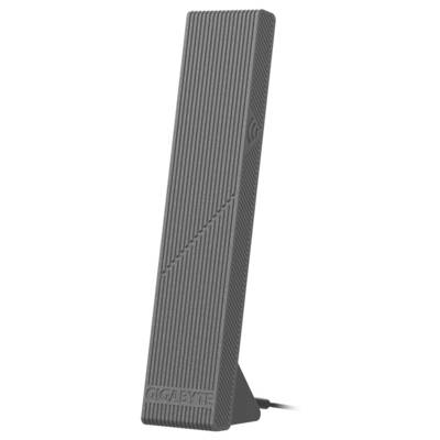 Une antenne Wi-Fi GIGABYTE haute, rectangulaire, à surface texturée, se tenant droite sur une petite base, reliée par un câble.