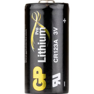 Une batterie cylindrique GP Lithium Pro CR123A 3V avec les symboles plus et moins indiqués sur sa surface.