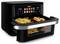 Un air fryer noir avec des commandes numériques sur le dessus, affichant des images d'options de cuisson et un tiroir ouvert, contenant des frites et du poulet.