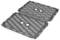 Grille de cuisson pliable en métal rectangulaire, avec des lattes diagonales et deux ouvertures circulaires dans chaque moitié, reliées par une charnière centrale.