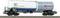 Un wagon-citerne de train blanc et gris avec les logos « OMV Move & More » et « ermewa » sur une voie. Le wagon est orné d'une bande verte et bleue.