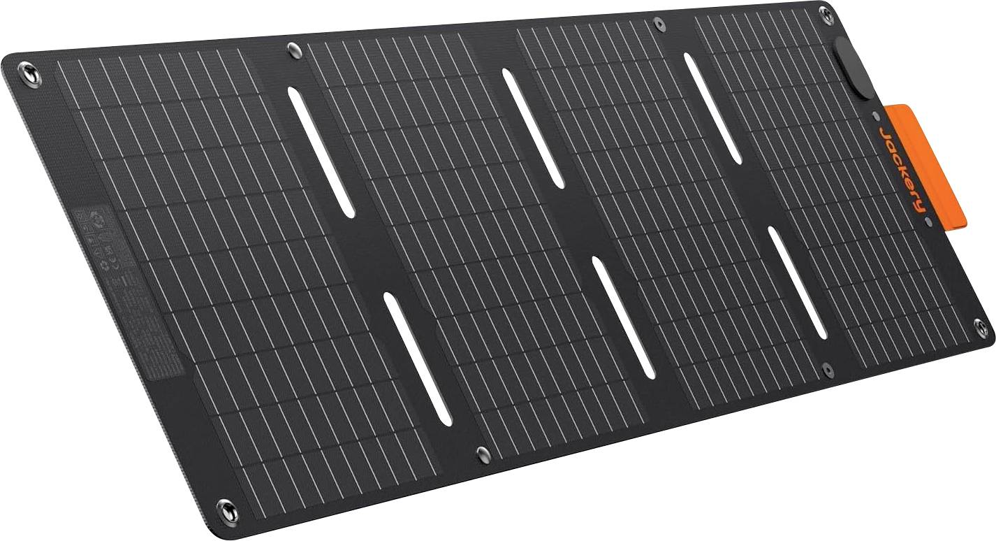 Un panneau solaire pliable à quatre sections, doté de cellules photovoltaïques fines, conçu pour la génération d'énergie portable lors de déplacements.