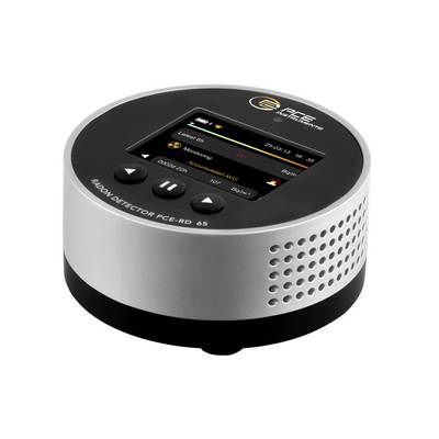 Un détecteur de radon compact et rond avec un écran numérique, des boutons de contrôle et des évents latéraux perforés sur un fond blanc.