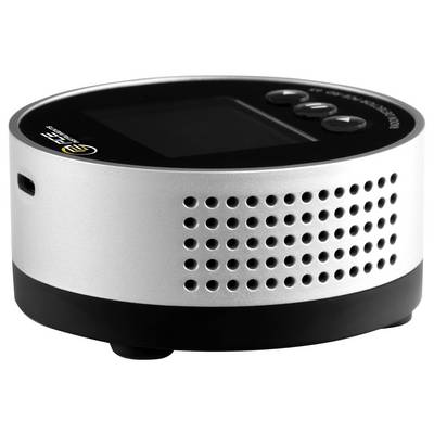 Projecteur portable compact argent et noir avec des trous de ventilation et des boutons de contrôle sur le dessus, présenté en vue trois-quarts.