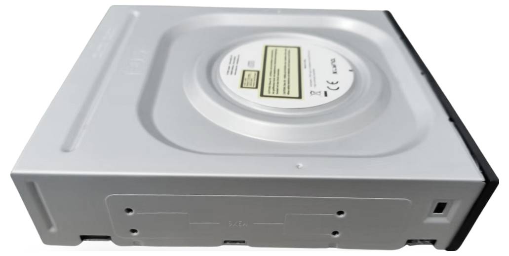 Un lecteur DVD interne en argent avec un panneau frontal noir, utilisé pour lire et écrire des CD et des DVD dans les ordinateurs.