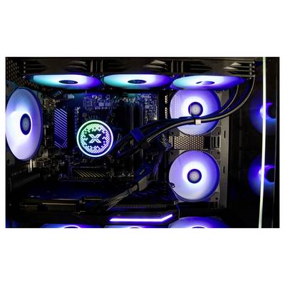 'Vue intérieure d'un boîtier d'ordinateur montrant une carte mère et un système de refroidissement avec des lumières LED bleues et violettes et des ventilateurs rotatifs.'