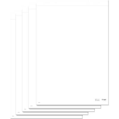 « Six feuilles A4 blanches empilées avec le logo de la marque dans le coin inférieur, isolées sur un fond blanc. »
