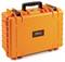 Un étui de transport en plastique dur orange avec une poignée noire et des fermoirs sécurisés, portant le logo « B&W », conçu pour un stockage et un transport sécurisés.