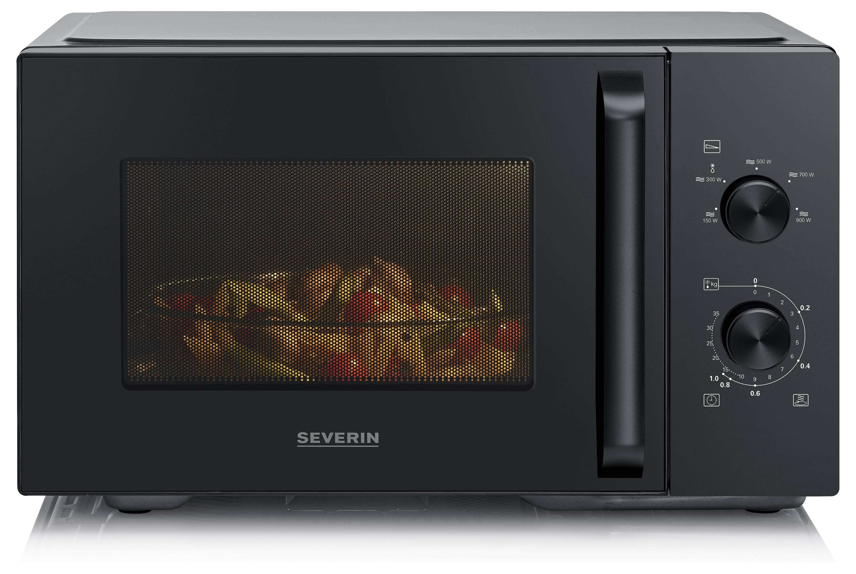 Un four à micro-ondes noir avec de la nourriture visible à l'intérieur à travers la porte en verre ; il a une poignée latérale et deux boutons de commande sur le panneau avant.