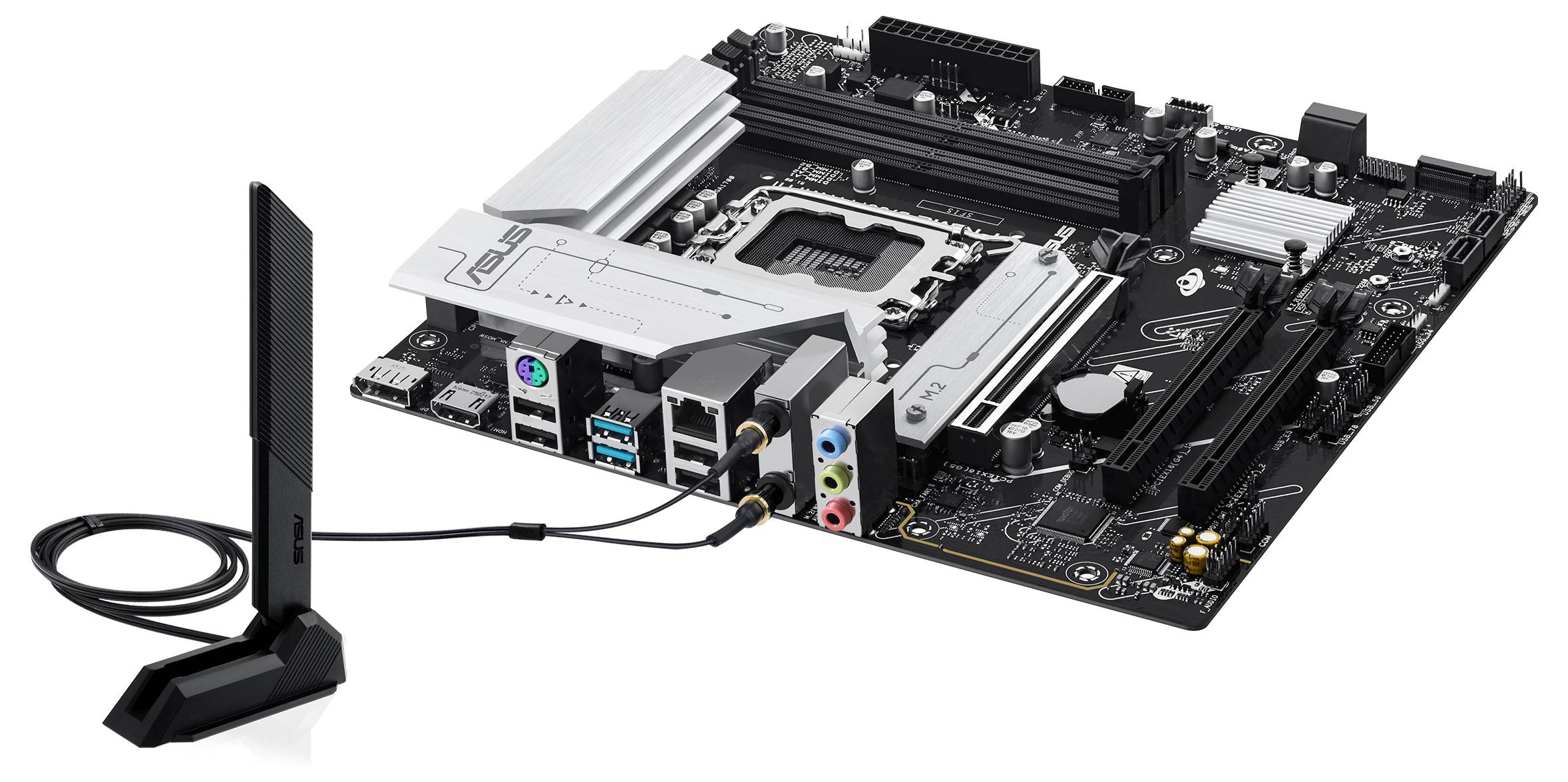 Une carte mère d'ordinateur avec plusieurs ports USB, des prises audio et des emplacements pour barrettes RAM. Une antenne externe est connectée pour la connectivité sans fil.