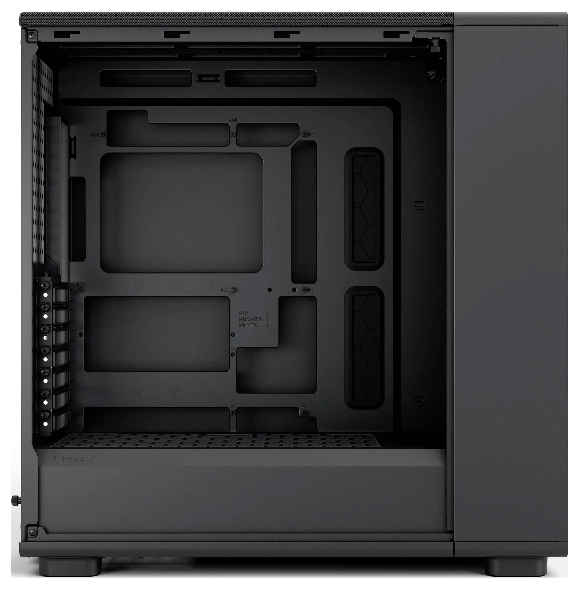 Boîtier d'ordinateur noir vide avec le côté ouvert montrant les emplacements internes et les baies pour les composants.