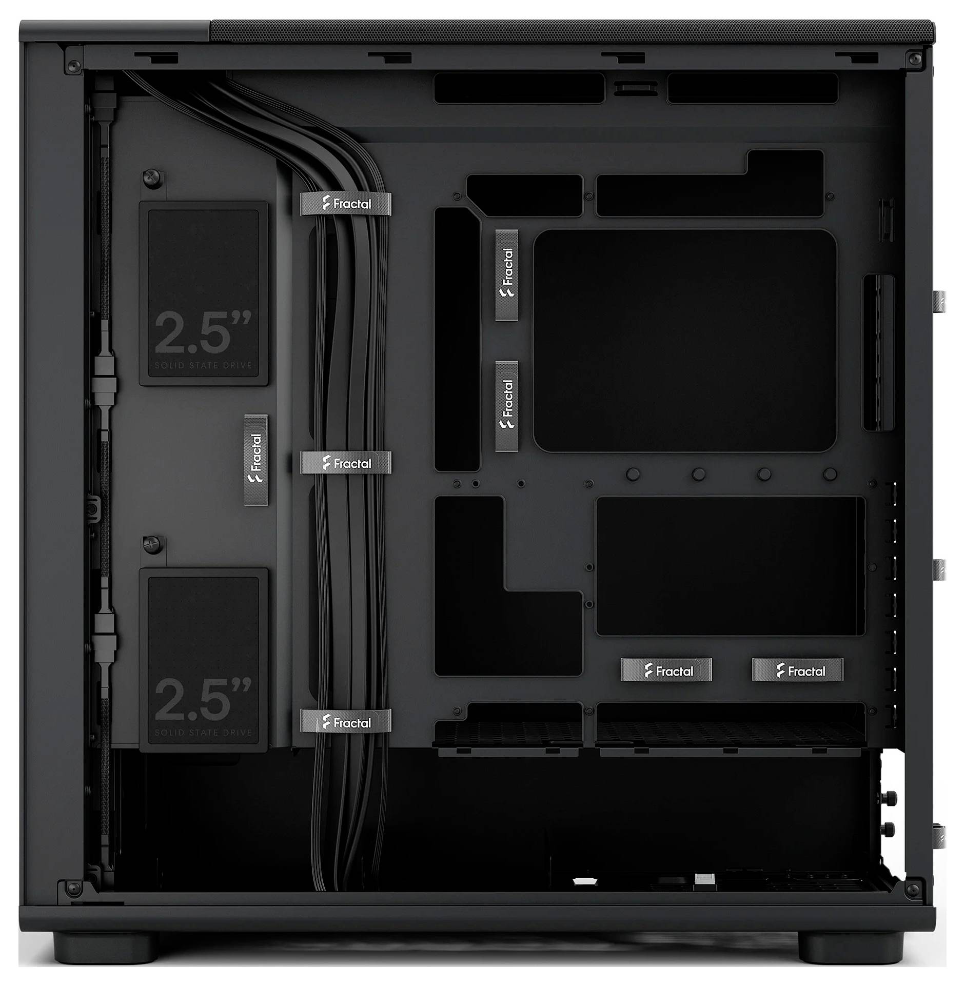 'Intérieur du boîtier d'ordinateur ouvert avec espace de gestion des câbles, emplacements de lecteur étiquetés 2.5", et marquage Fractal sur les panneaux et les cache-câbles.'