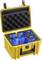 Un étui de protection jaune avec des inserts en mousse bleue personnalisés, conçu pour transporter en toute sécurité les équipements sensibles.