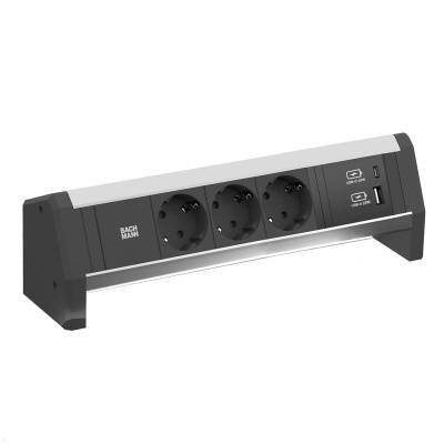 Une rallonge électrique avec trois prises rondes et deux ports USB, adaptée pour charger plusieurs appareils simultanément.