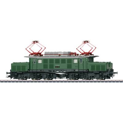 Un modèle d'une locomotive de train électrique verte avec des pantographes rouges sur des fils aériens, placé sur une section de voie.