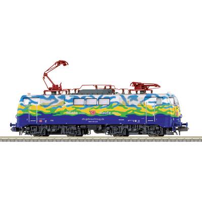 Un modèle de train électrique coloré, prédominant bleu avec des motifs verts et jaunes, doté de deux pantographes rouges sur le toit.