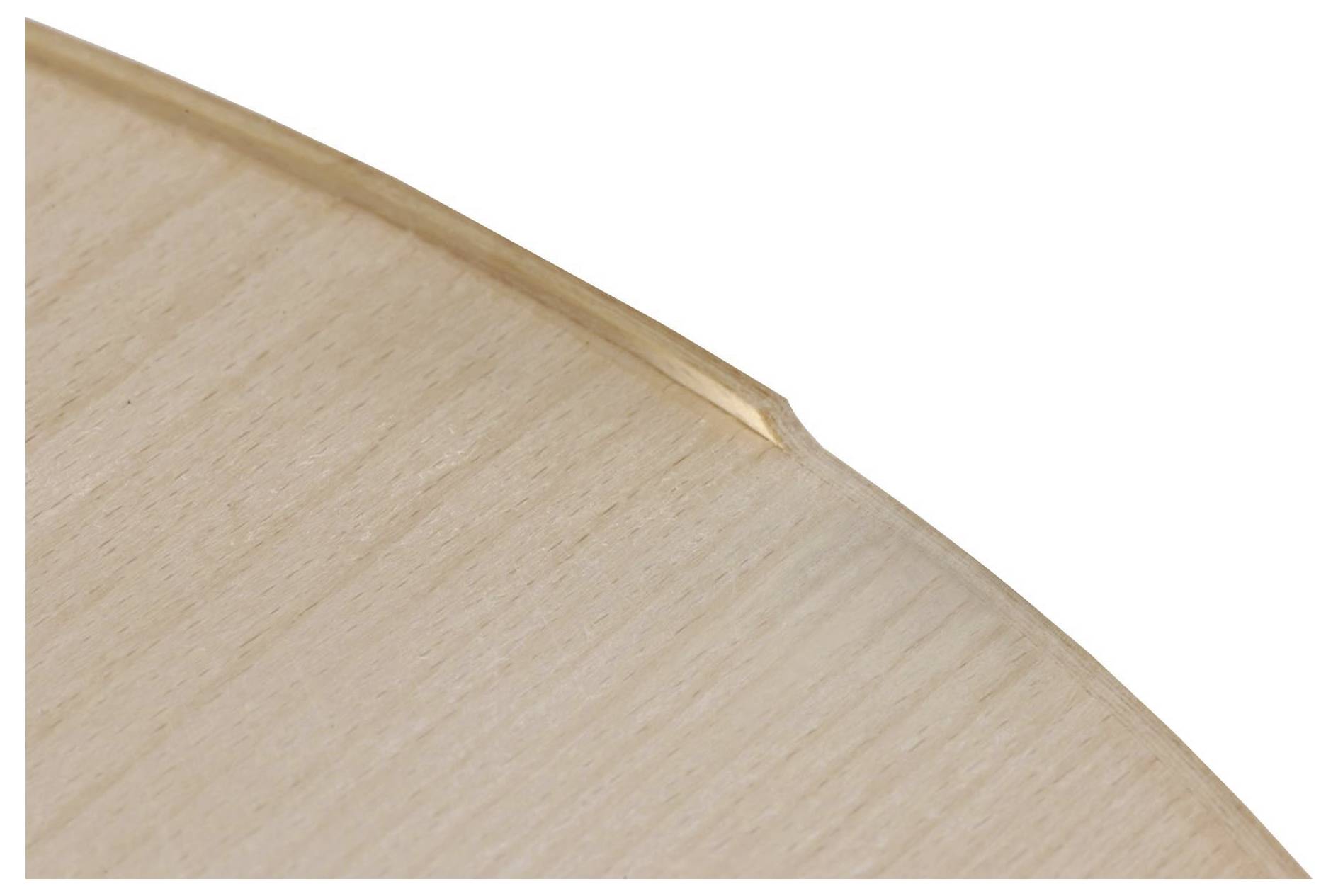 Gros plan d'un plateau de table rond en bois avec un bord biseauté, mettant en évidence sa finition lisse et sa texture naturelle de grain de bois.