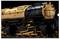 Un moteur de train miniature détaillé en noir et or. La vue latérale montre des pièces complexes et le marquage « X4000 », mettant en évidence les caractéristiques mécaniques.