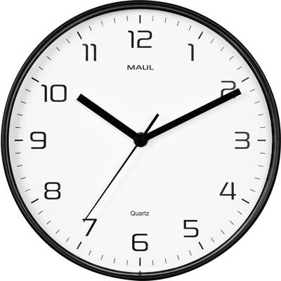 Une horloge murale ronde avec un cadran blanc, des chiffres noirs et des aiguilles des heures et des minutes noires, pointant vers 10:10. La marque « MAUL » est visible.