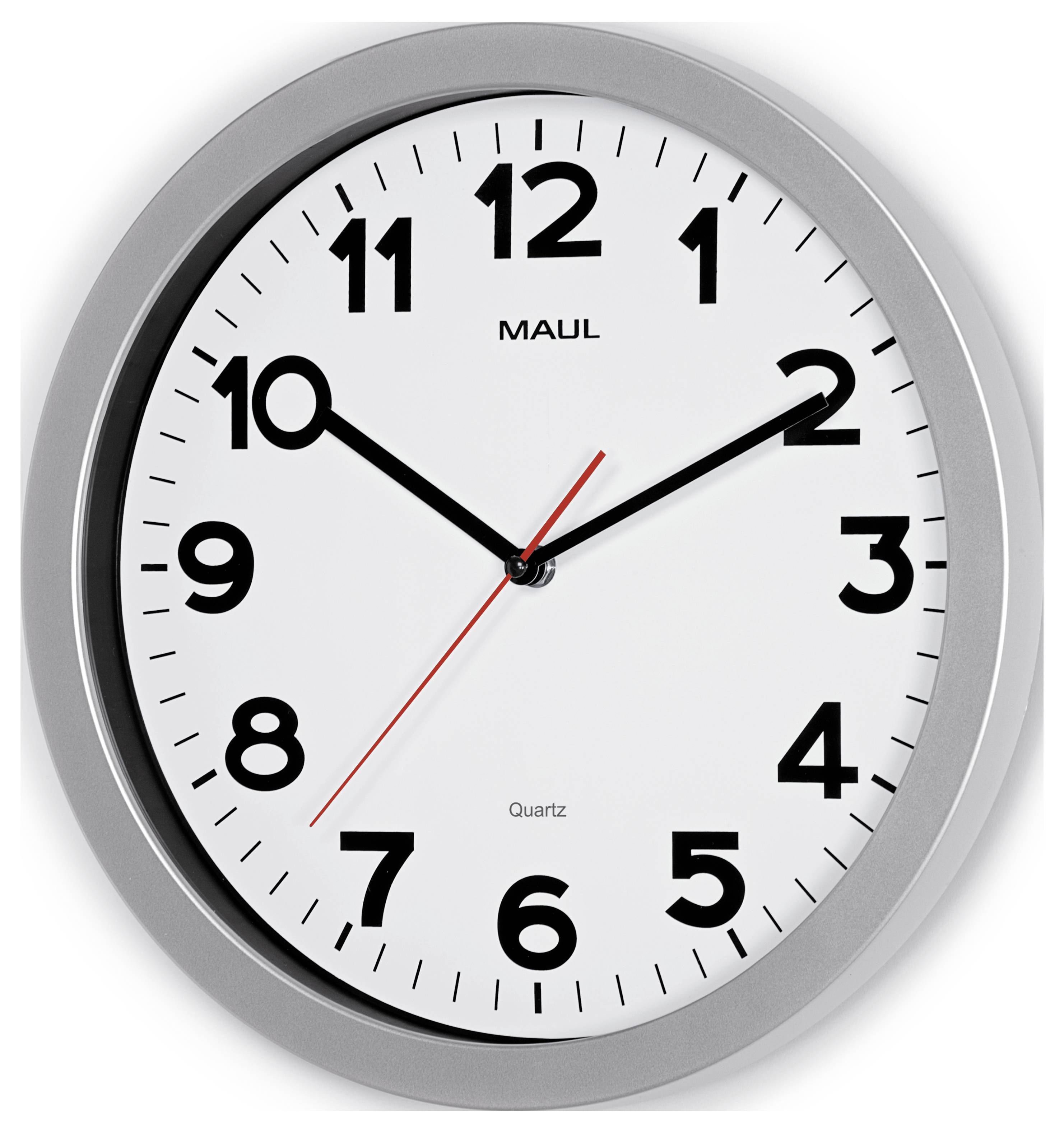 Une horloge murale ronde affichant l'heure 10:09, avec un cadran blanc, des chiffres noirs, une aiguille des heures et une aiguille des minutes noires, et une aiguille des secondes rouge.