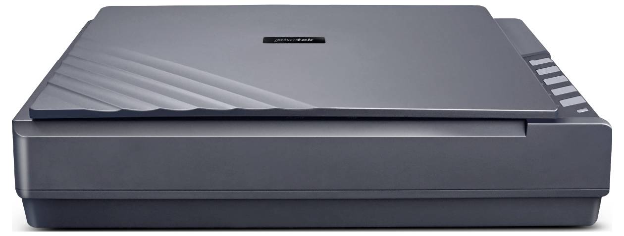 Un scanner à plat gris fermé vu de face, affichant des détails cannelés sur le coin du couvercle, convenant à un usage de bureau ou domestique.