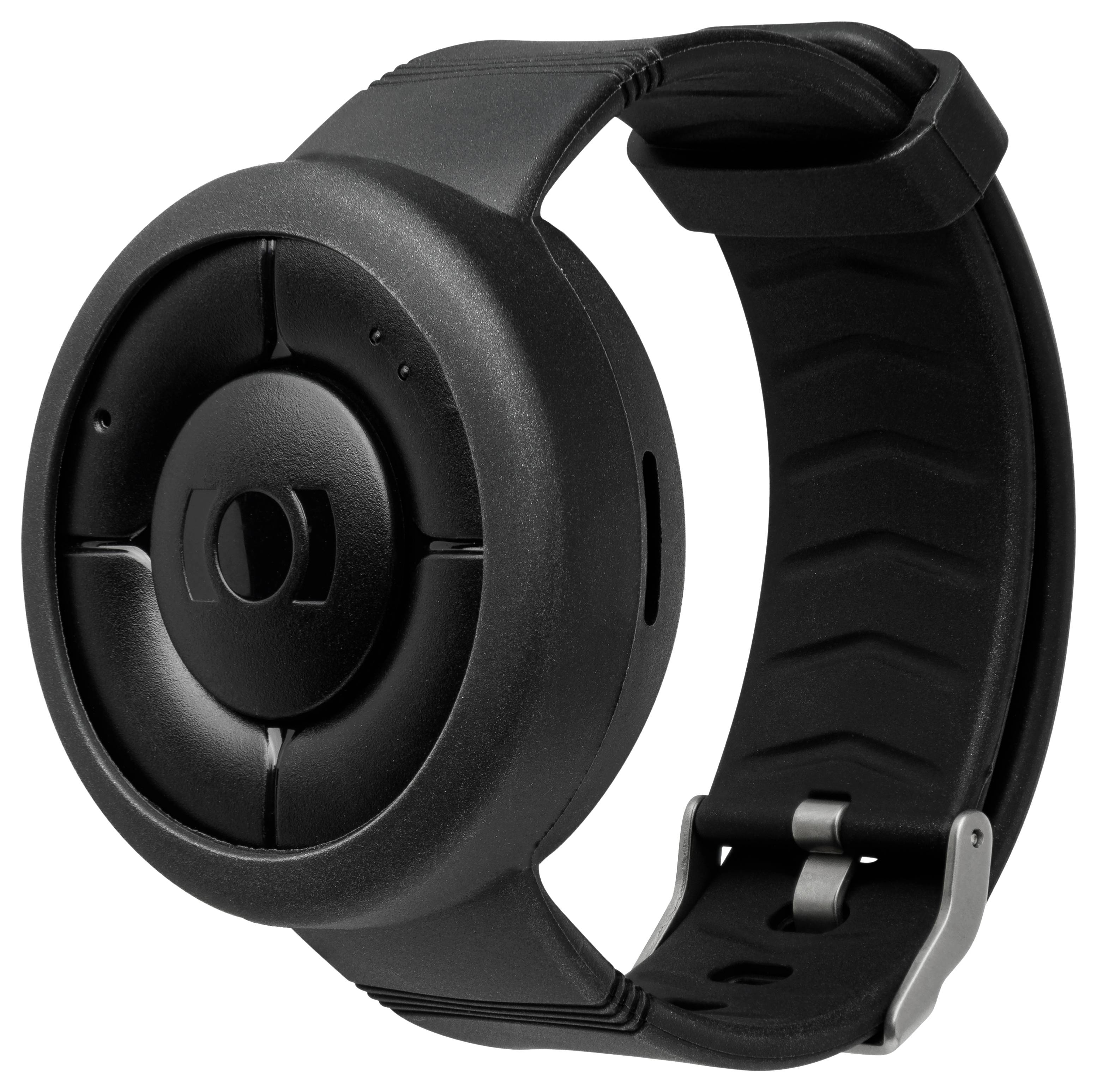 'Un bracelet électronique noir avec un cadran circulaire et un design simple.'