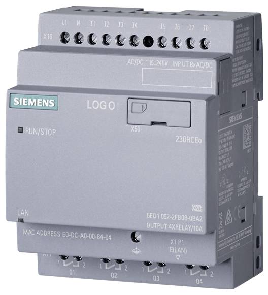Dispositif Siemens LOGO!, un module d'automatisation industrielle, présentant divers ports d'entrée et de sortie pour contrôler les circuits électriques.