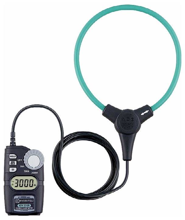 Un pince ampèremétrique numérique avec une sonde de pince flexible verte mesurant 3000A, connectée à l'unité principale affichant « 3000 » sur son écran.