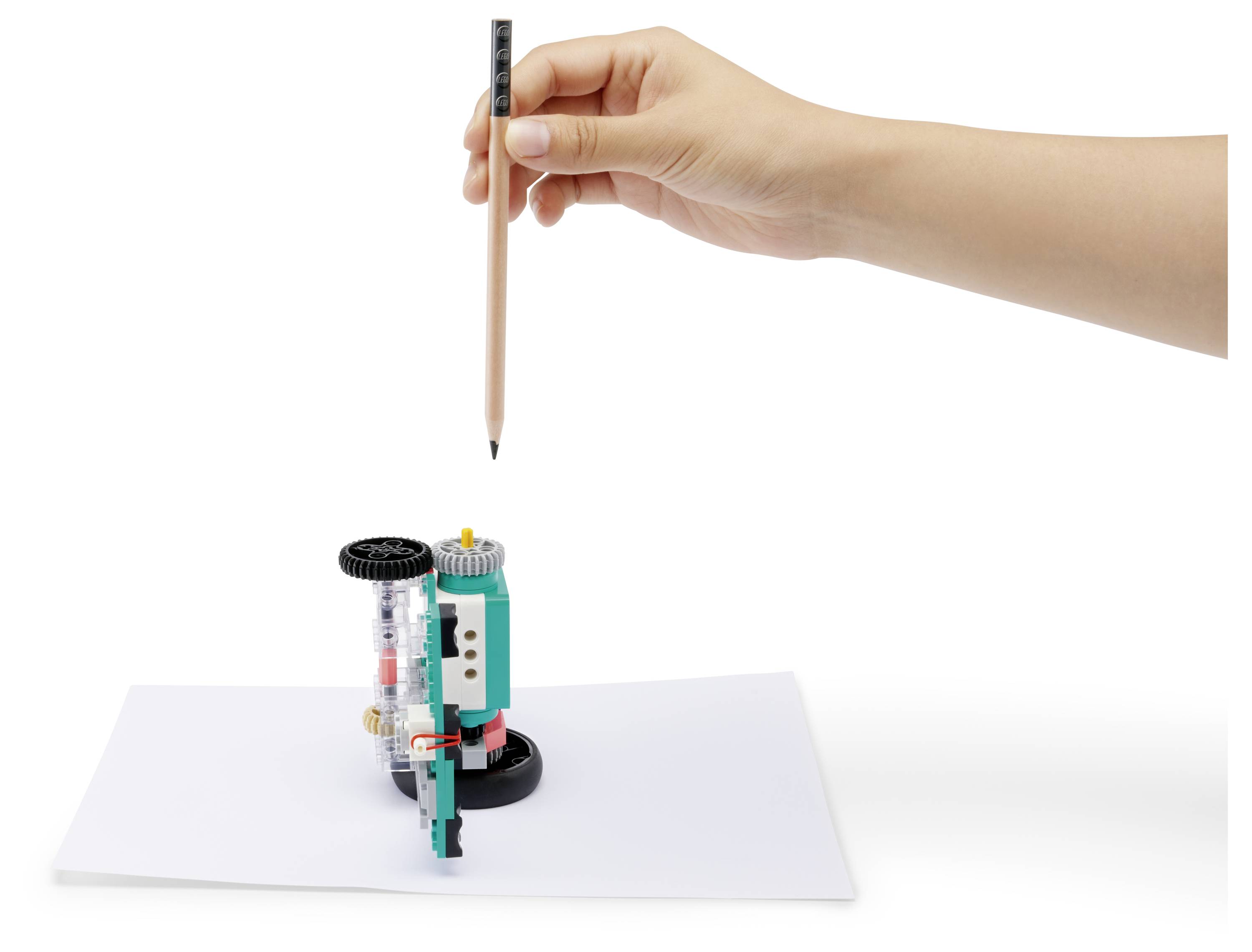 Un bouton d'appel d'ascenseur élégant et moderne au design minimaliste, doté de trois panneaux tactiles sensibles et de petits indicateurs carrés.