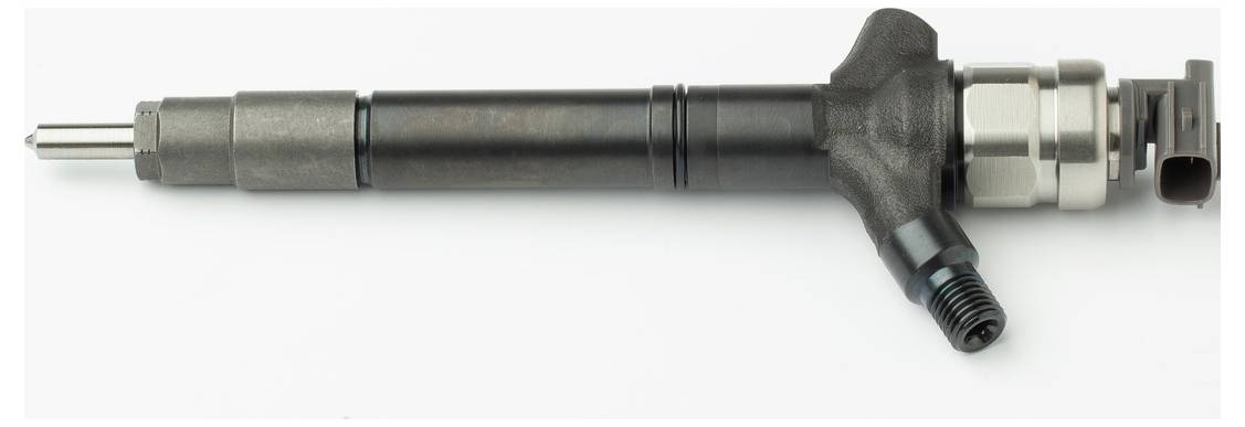 Un injecteur de carburant pour moteur diesel, montrant son corps métallique et son gicleur. Utilisé dans les véhicules pour une livraison précise du carburant.