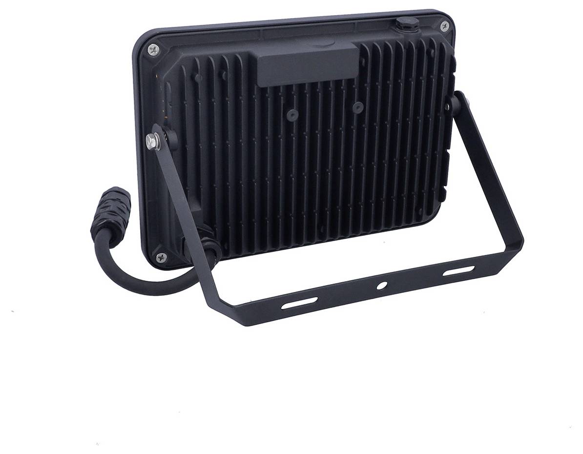 Un projecteur LED noir de forme rectangulaire vu de l'arrière, montrant son panneau arrière cannelé et son support de montage angulé.