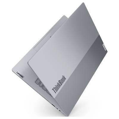 Ordinateur portable Lenovo ThinkBook argenté présenté fermé selon un angle sur un fond blanc, avec les logos ThinkBook et Lenovo visibles.