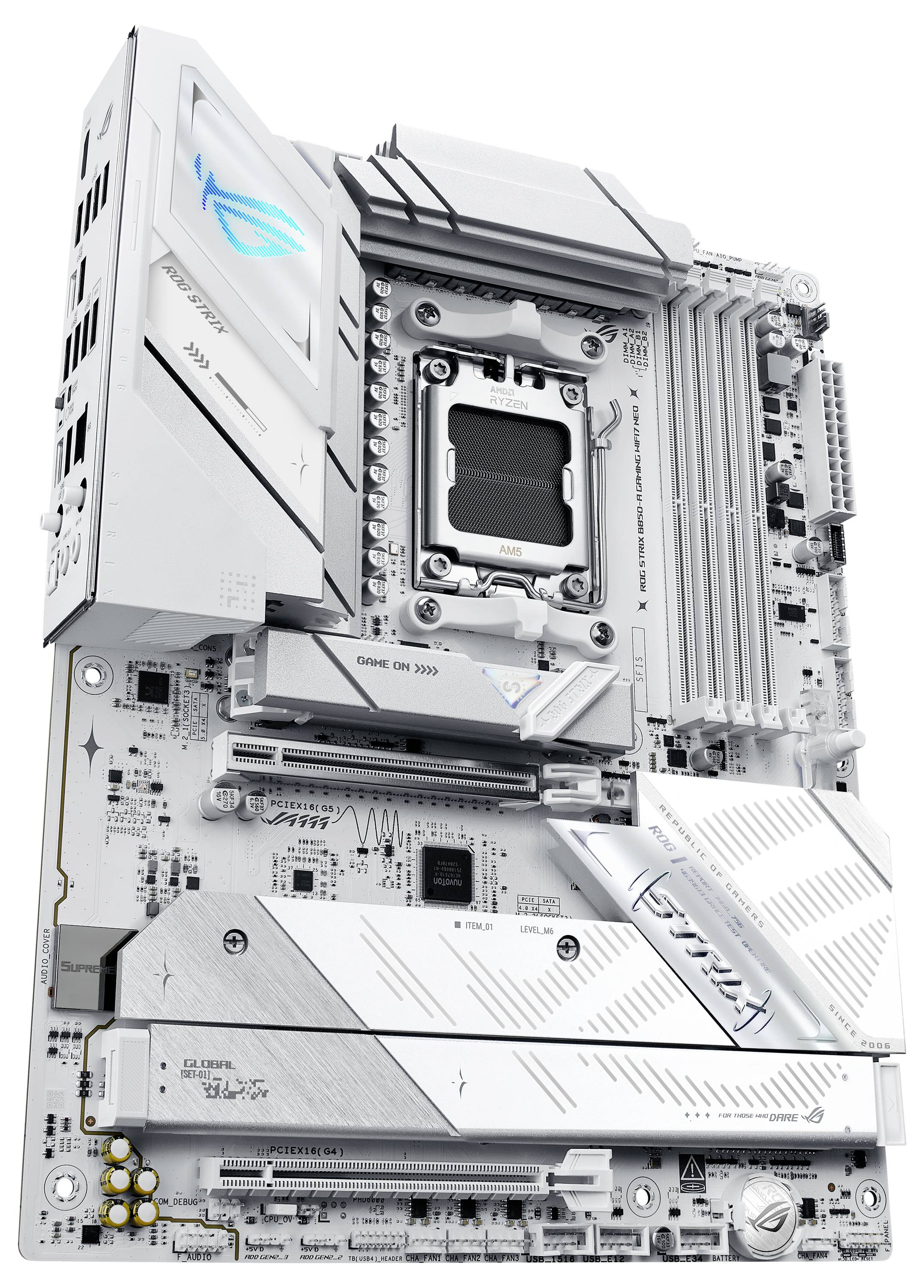 Carte mère Asus ROG Strix Z690-A en argent et blanc, mettant en évidence le socket CPU, les emplacements RAM, les radiateurs et les ports de connectivité.