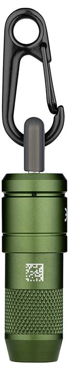 Une petite lampe de poche cylindrique verte avec une poignée texturée et un code QR, attachée à un mousqueton noir pour un transport facile.