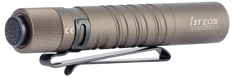Une petite lampe de poche cylindrique marron avec une pince et étiquetée « i3T EOS » sur le côté.