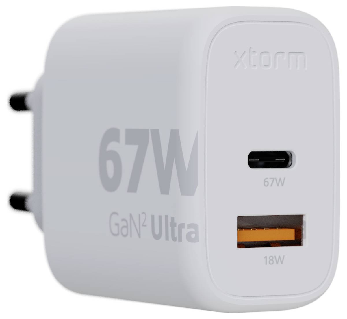 Un chargeur mural blanc avec deux ports USB ; l'un marqué 67W, l'autre 18W. Le texte « xtorm » et « 67W GaN² Ultra » est imprimé dessus.